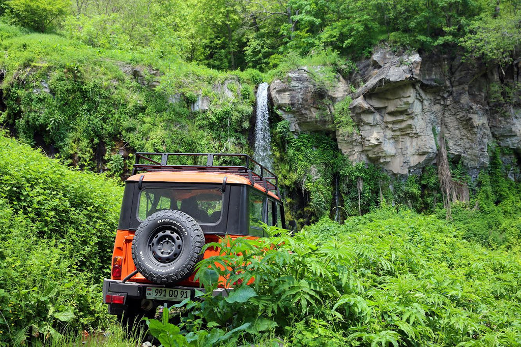 Jeeping Tours