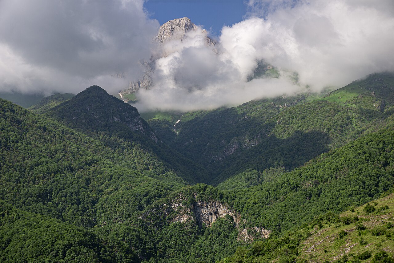 Mount Khustup (3,206 m)
