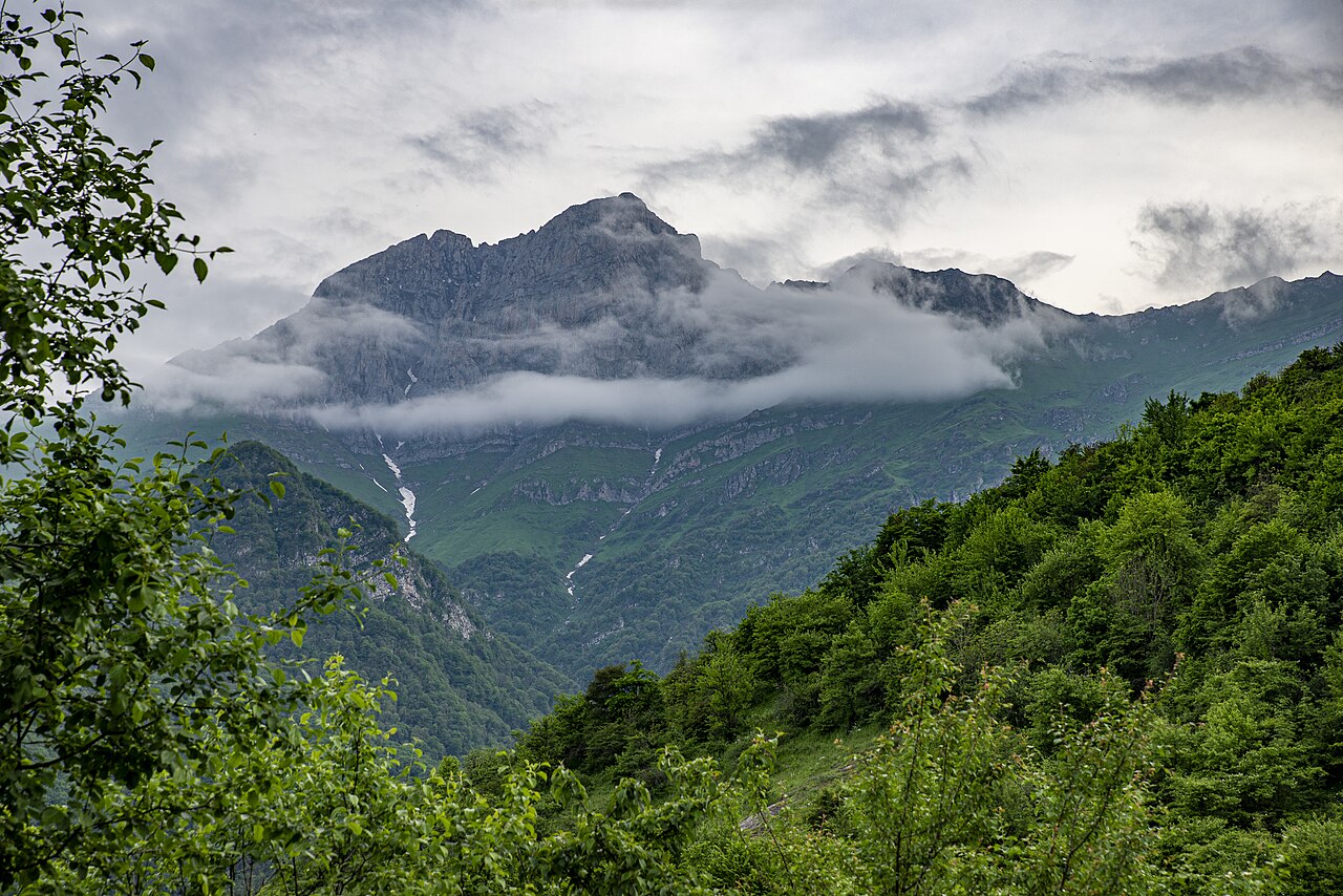 Mount Khustup (3,206 m)