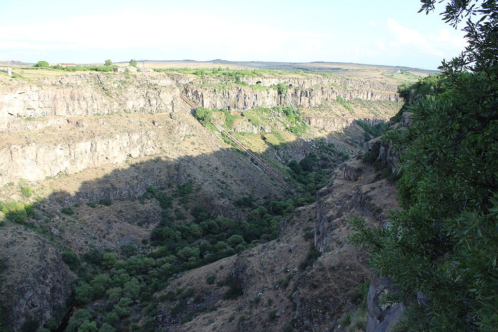 Hike from Saghmosavank to Hovhanavank Monastery