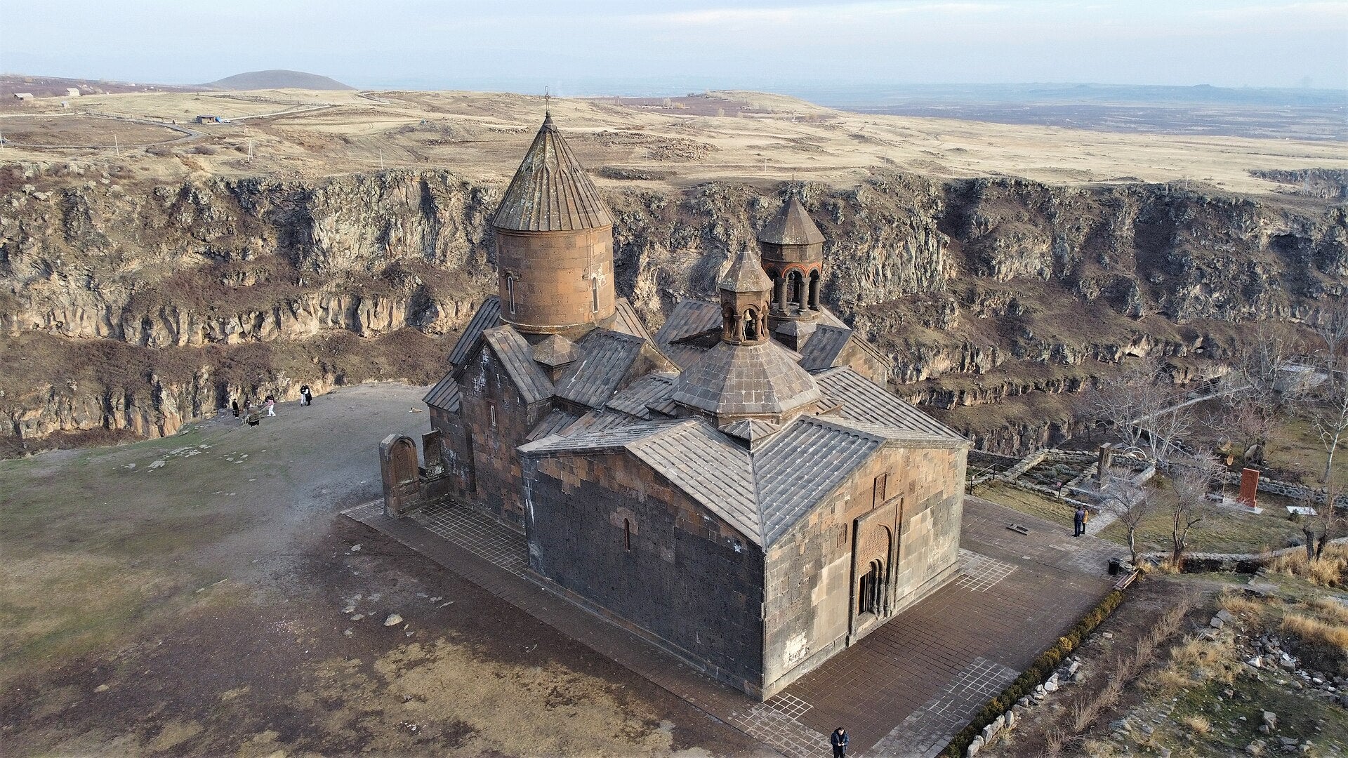 Hike from Saghmosavank to Hovhanavank Monastery