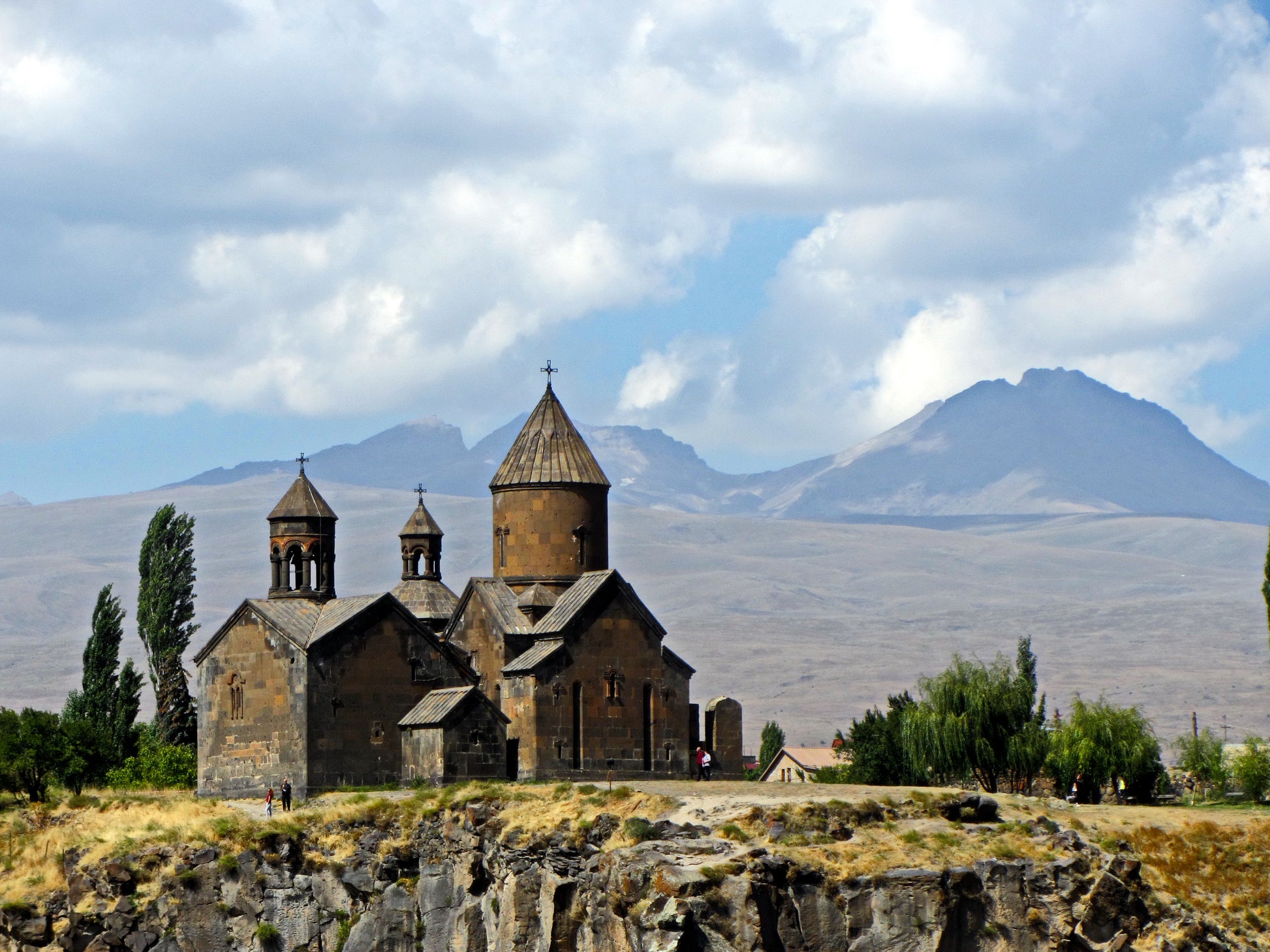 Hike from Saghmosavank to Hovhanavank Monastery