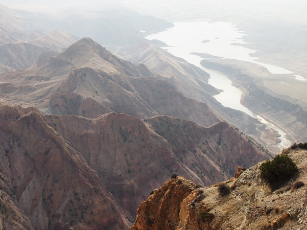 Mount Yeranos (1,829 m)